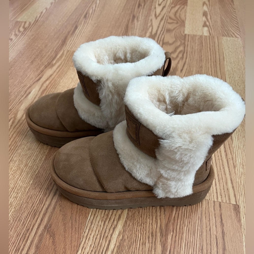 UGG Classic Chillapeak Genuine Shearling
Trimmed Boot Size 8 NWOT - Picture 5 of 15